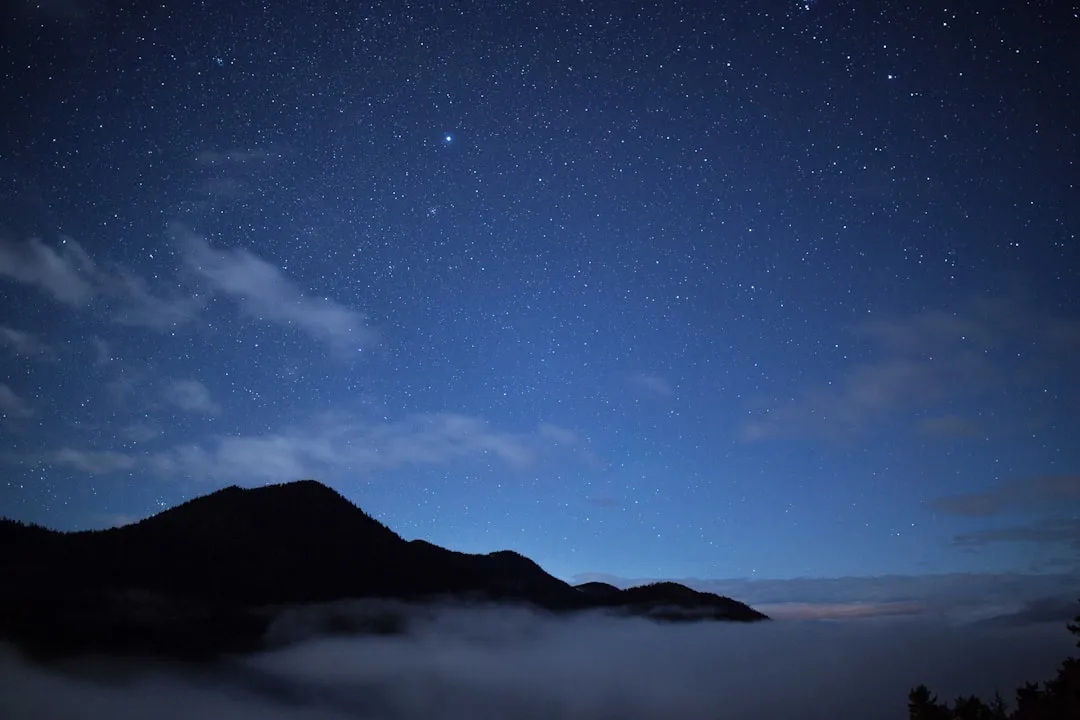Langit malam berbintang, foto ilustrasi untuk halaman zodiak Sagittarius