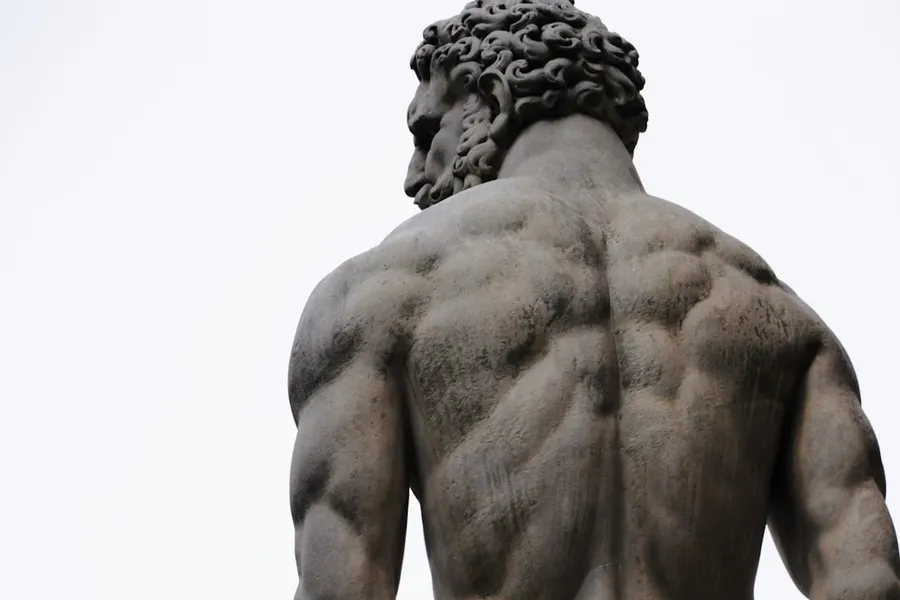 Ilustrasi mimpi apollo — naked man statue