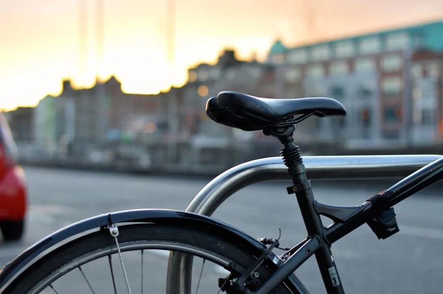 Ilustrasi mimpi curi sepeda — black mountain bike parked near the road