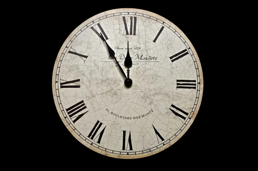 Ilustrasi mimpi jam dinding — white and black analog clock at 10 10