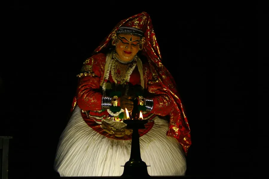 Ilustrasi mimpi kala srenggi — hindu deity figurine on white textile