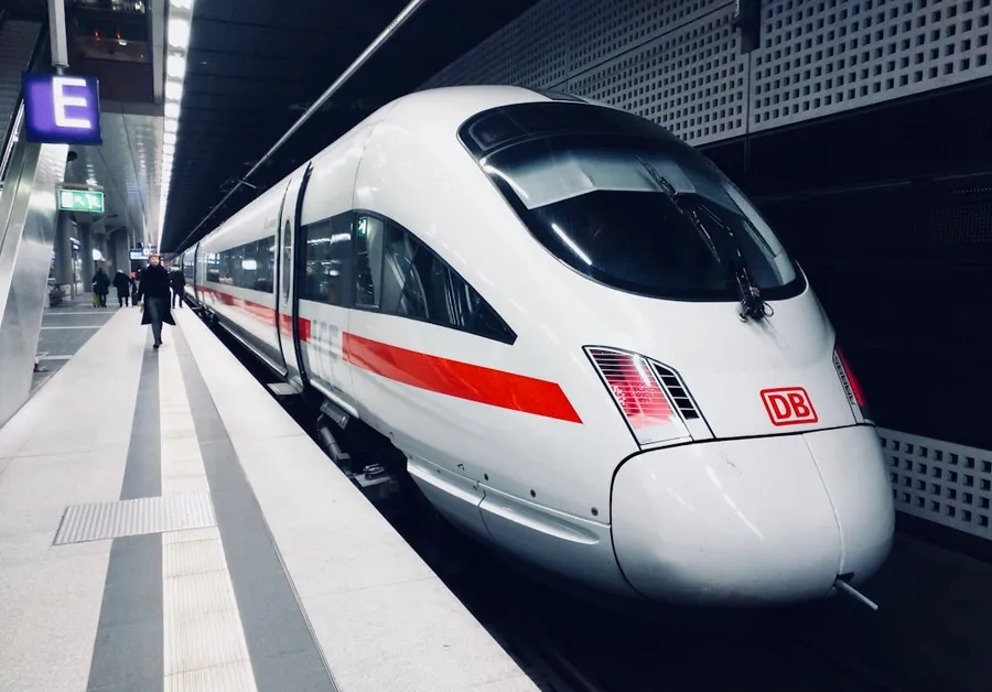 Ilustrasi mimpi kereta bumba — white and red DB train subway