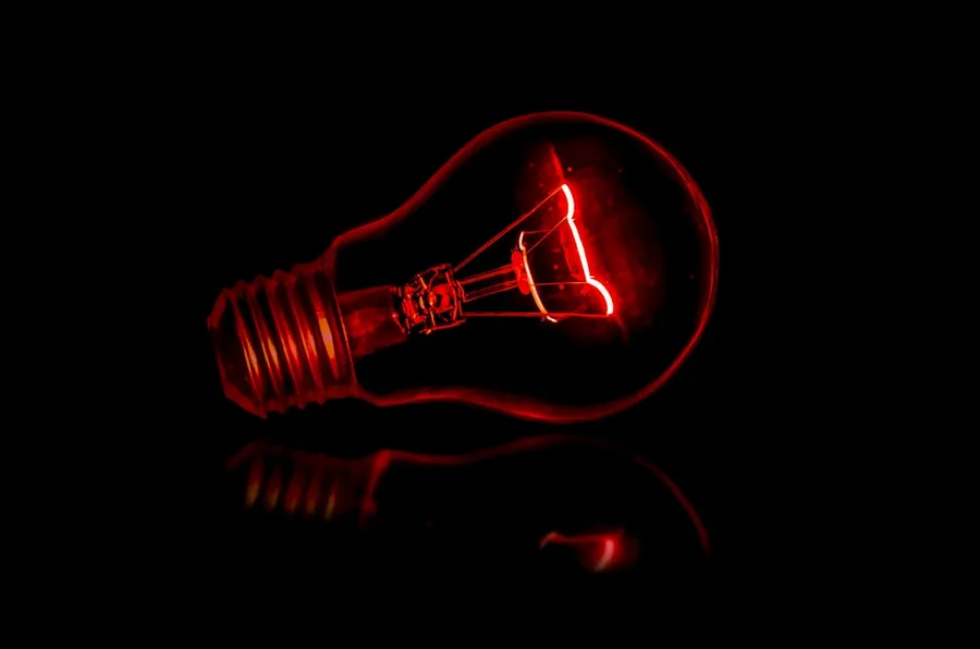 Ilustrasi mimpi lampu mati — light bulb