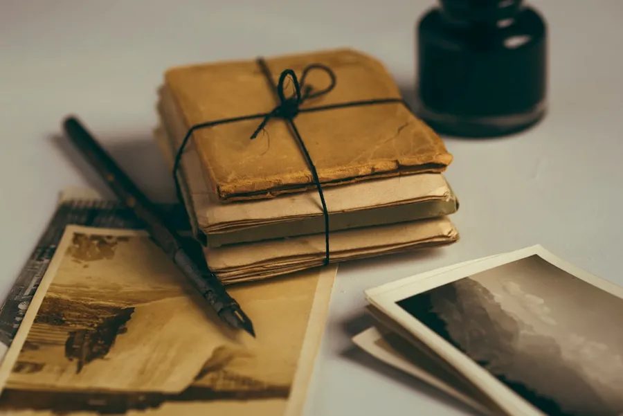 Ilustrasi mimpi mantan pacar — brown paper and black pen