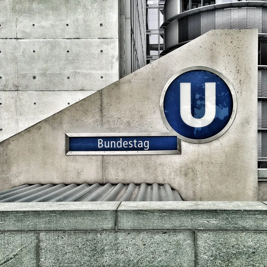 Ilustrasi mimpi menteri serakah — bundestag, parliament, capital city, architecture, building, city, house facade, government district, berlin, government, germany, subway, bundestag, bundestag,