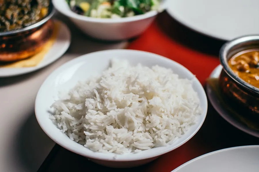 Ilustrasi mimpi nasi uduk — rice in bowl