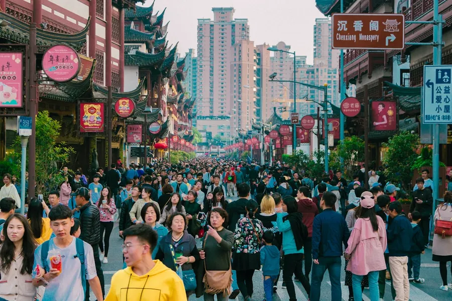 Ilustrasi mimpi orang cina — people walking on street during daytime
