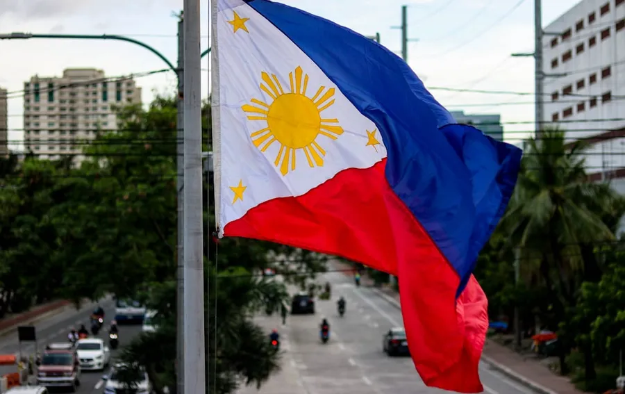 Ilustrasi mimpi orang philipina — a flag on a pole