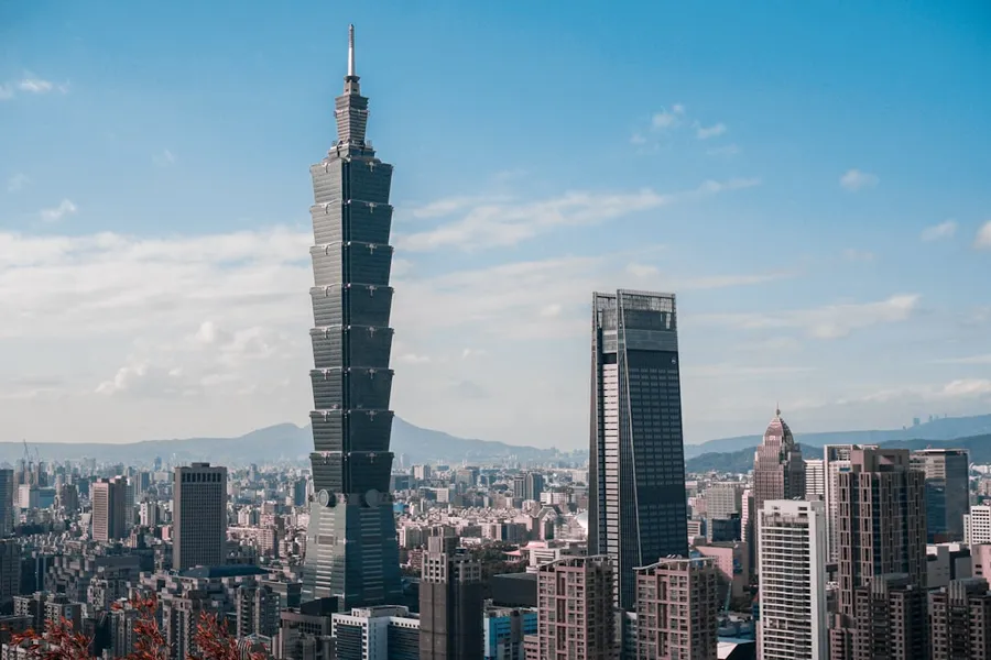 Ilustrasi mimpi orang taiwan — aerial view of buildings during daytime