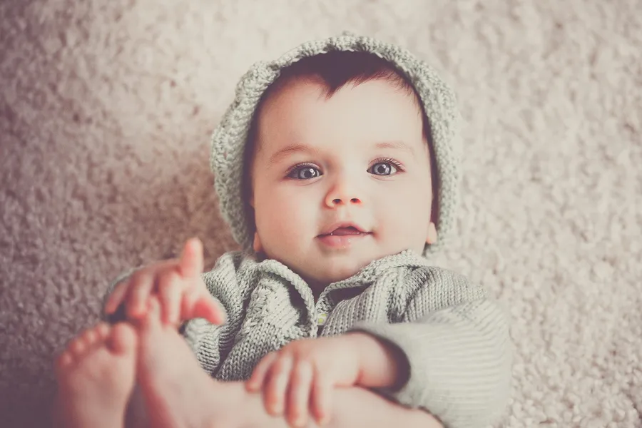 Ilustrasi mimpi peci — infant, girl, cap, jacket, child, cute, infant, child, child, child, child, child