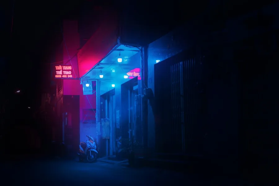 Ilustrasi mimpi pelacur kelas tinggi — red and white store front during night time