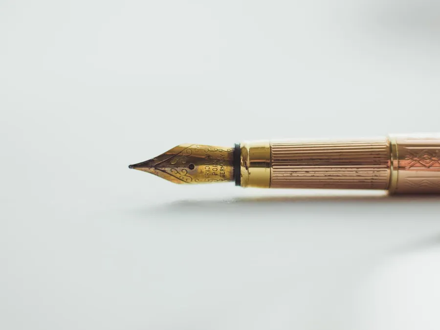 Ilustrasi mimpi pena — brass quilt pen