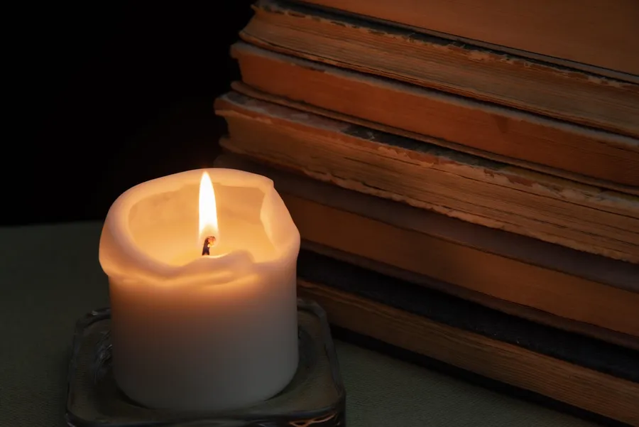 Ilustrasi mimpi pencabut maut — still life, candle, book, vintage, light, hourglass, dark, leather, tome, smoke, tome, tome, tome, tome, tome