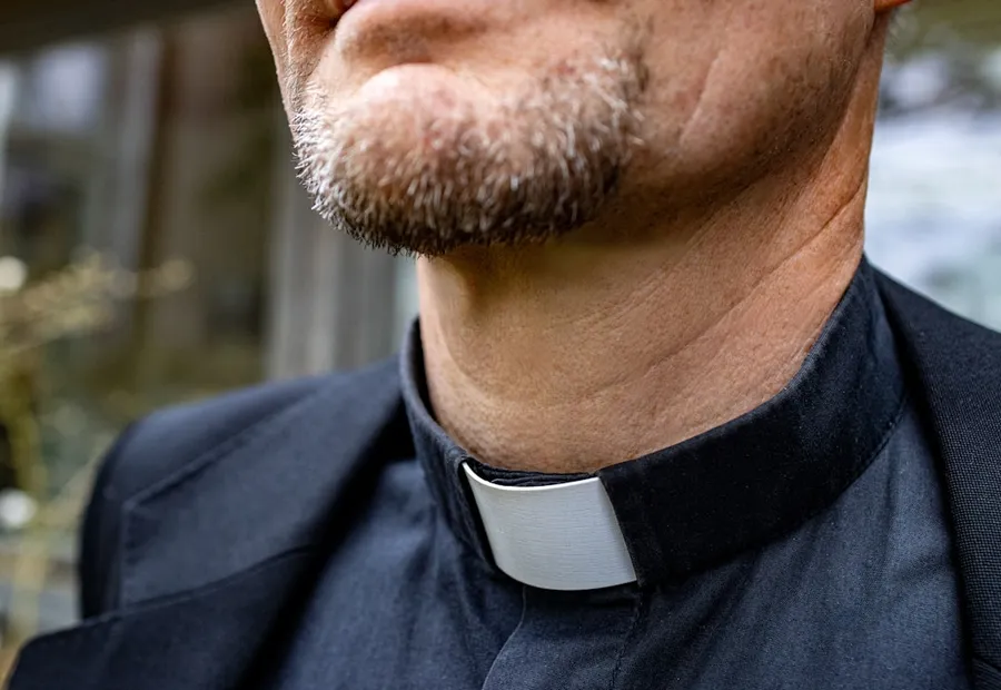 Ilustrasi mimpi pendeta — a close up of a man wearing a neck tie