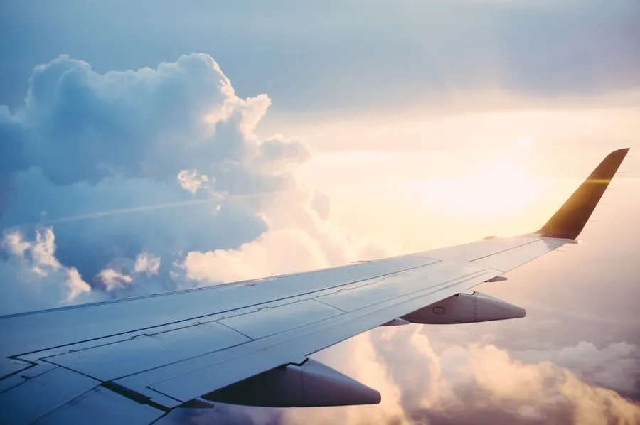 Ilustrasi mimpi pesawat — aerial photography of airliner