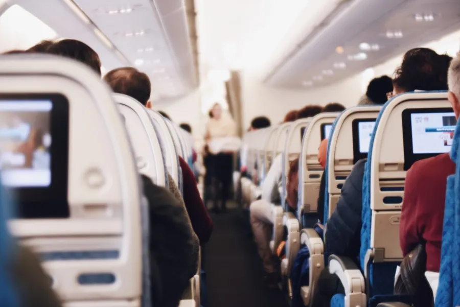 Ilustrasi mimpi pramugari — shallow focus photography of people inside of passenger plane