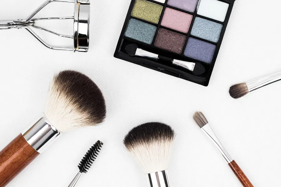 Ilustrasi mimpi raden seta — makeup brushes, makeup, brushes, cosmetics, eye shadow, bristles, beauty, eyelash curler, flat lay, composition, makeup, makeup, makeup, makeup, makeup, cosmeti