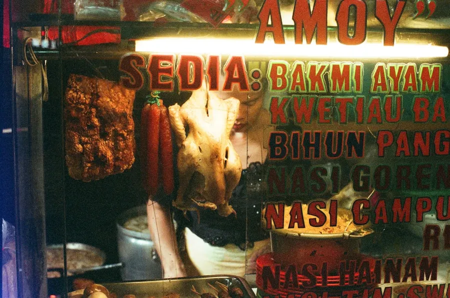 Ilustrasi mimpi soto betawi — roasted chicken on black metal tray