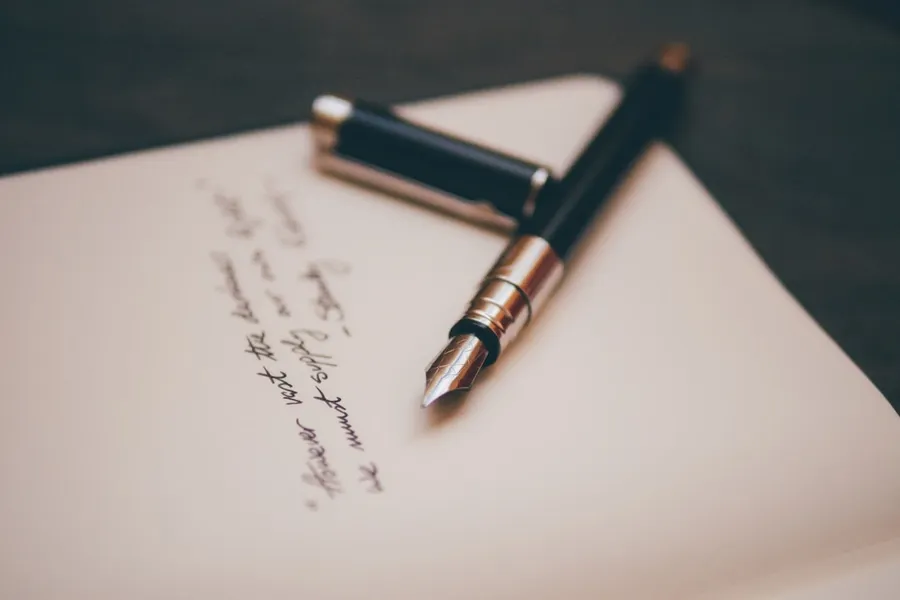 Ilustrasi mimpi surat cerai — black and silver fountain pen